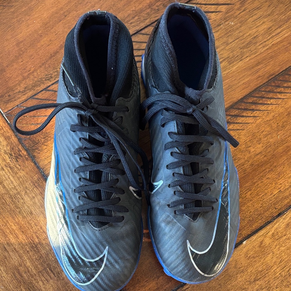 Nike Kids Athletic Shoes in Black and Blue - Indoor Cleats - Turf Grass